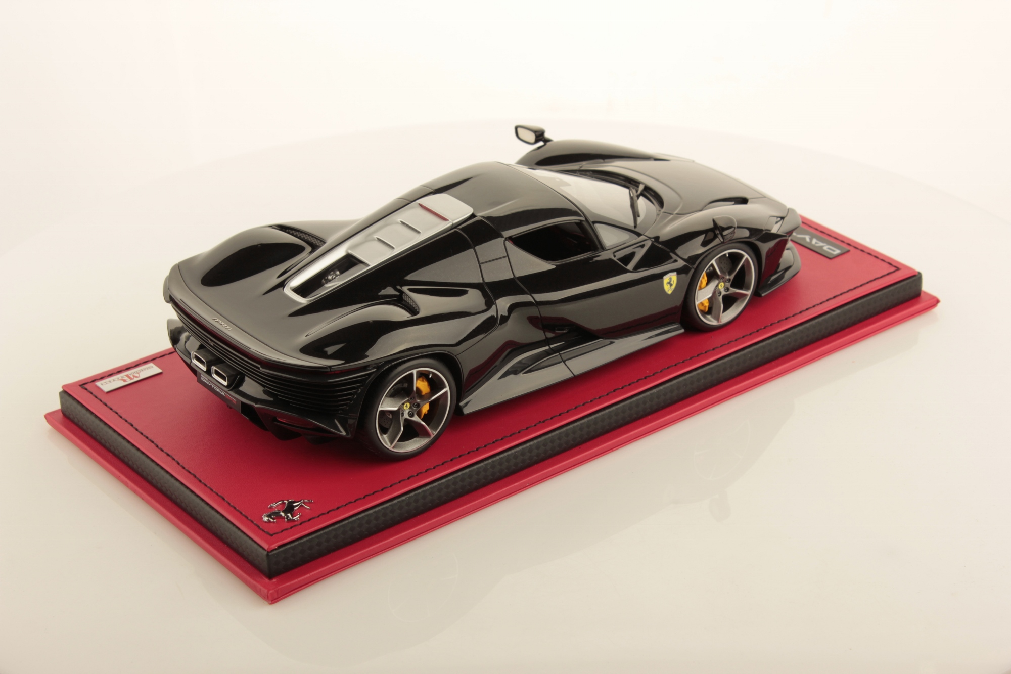 mr-collection-models-ferrari-daytona-sp3-1-18-miniature-auto-icona image 2