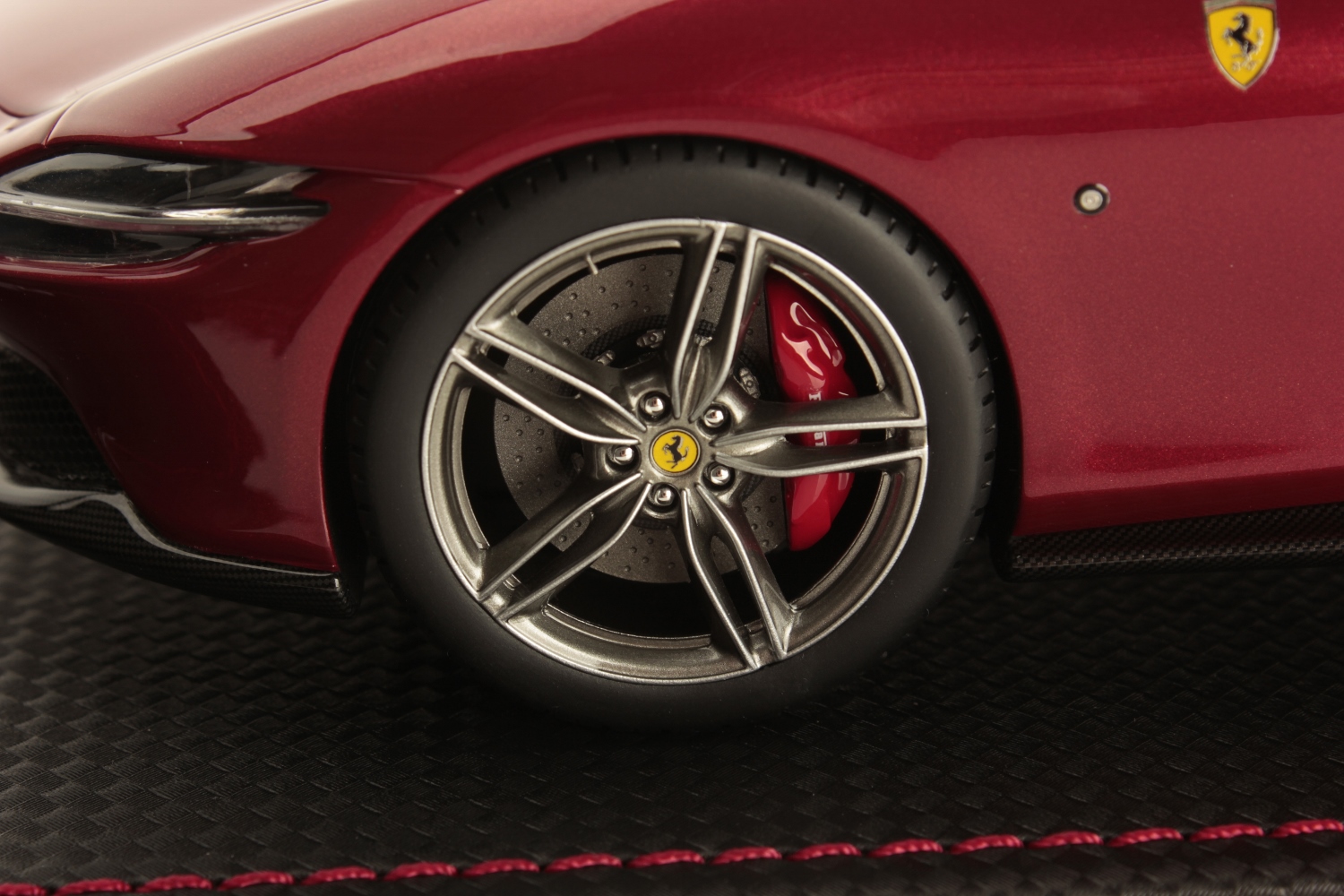 mr-collection-models-ferrari-roma-spider-1-18-miniature-cabriolet-toit-souple image 5