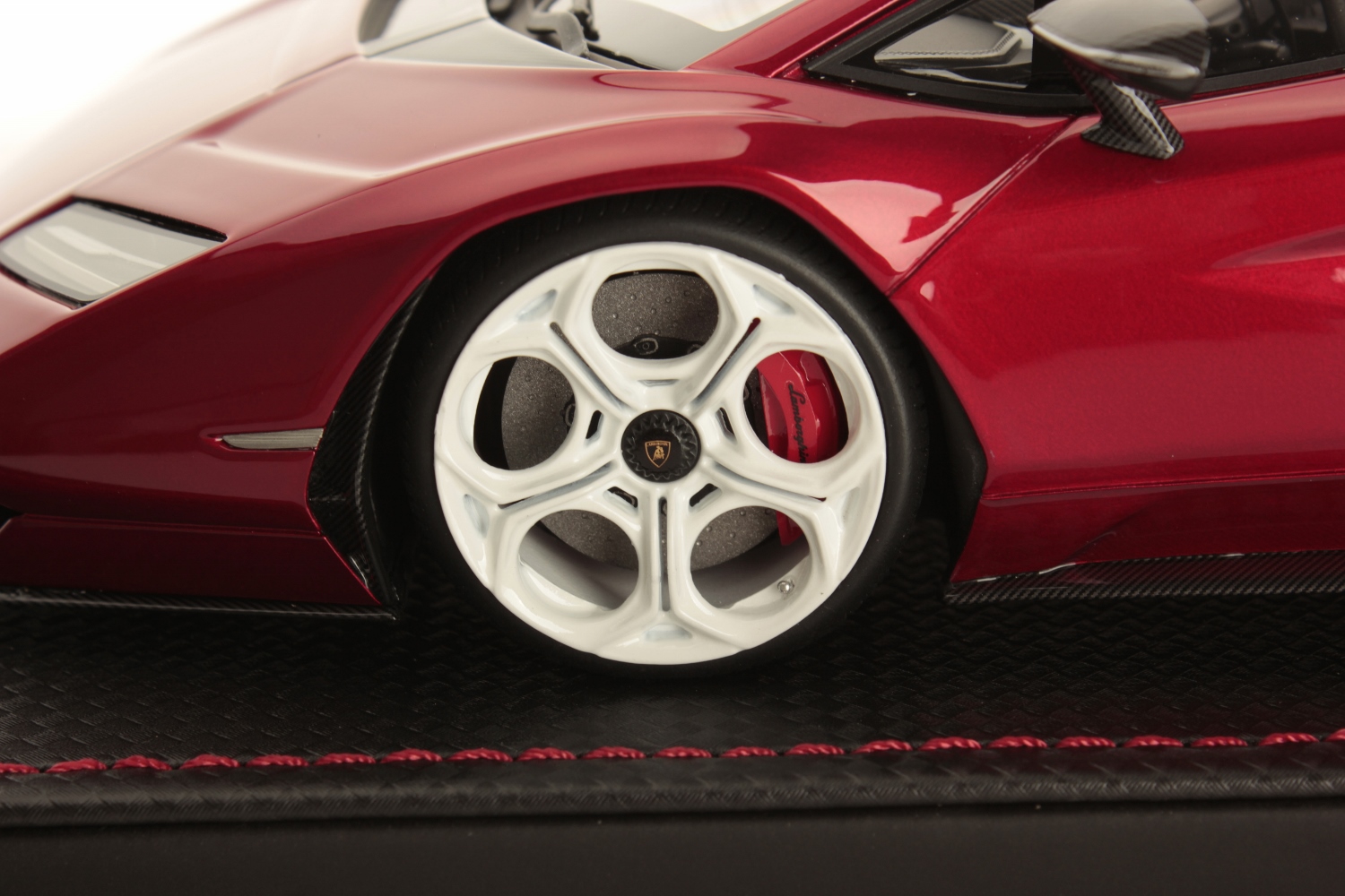 mr-collection-models-lamborghini-countach-lpi-800-4-1-18 image 5