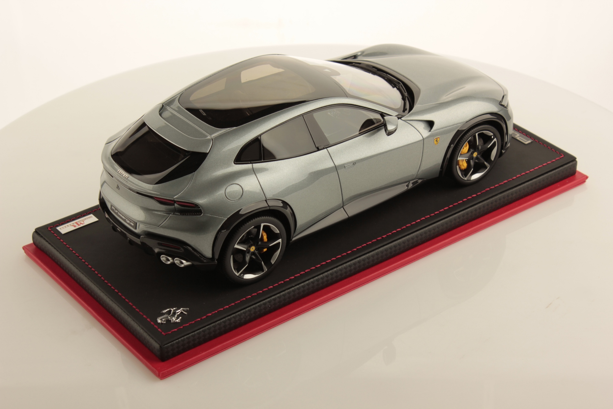 mr-collection-models-ferrari-purosangue-1-18-miniature-auto-de-collection-2 image 2