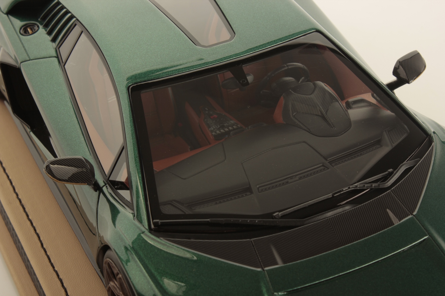 mr-collection-models-lamborghini-countach-lpi-800-4-1-18-miniature-auto image 6