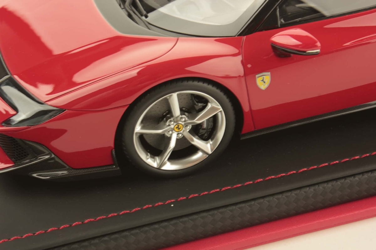 mr-collection-models-ferrari-849-testarossa-1-18-miniature-auto-collection image 5