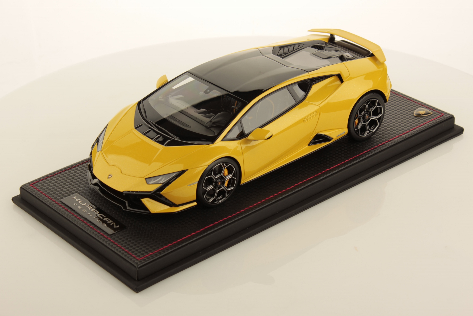 mr-collection-models-lamborghini-hurac-n-tecnica-1-18-miniature-auto-de-collecti-3 image 1
