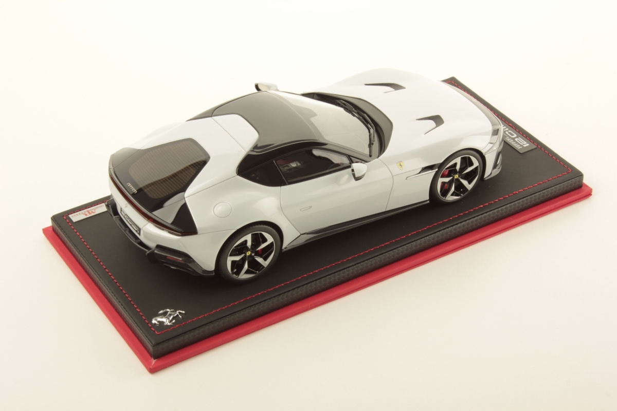 mr-collection-models-ferrari-12-cilindri-miniature-auto-de-collection-2 image 2