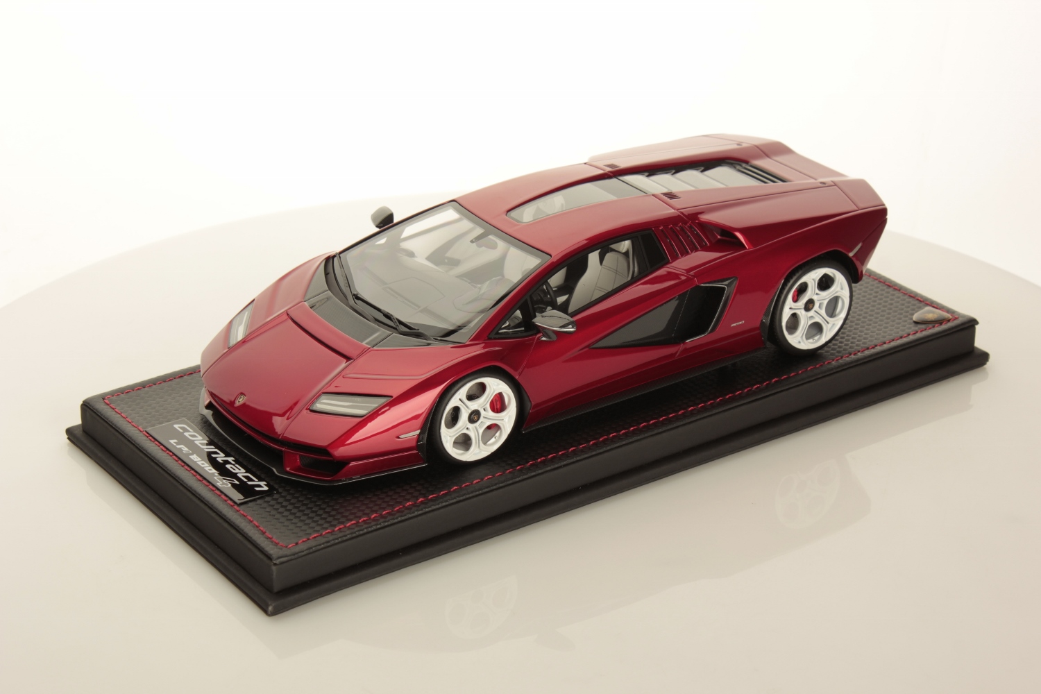 mr-collection-models-lamborghini-countach-lpi-800-4-1-18 image 1