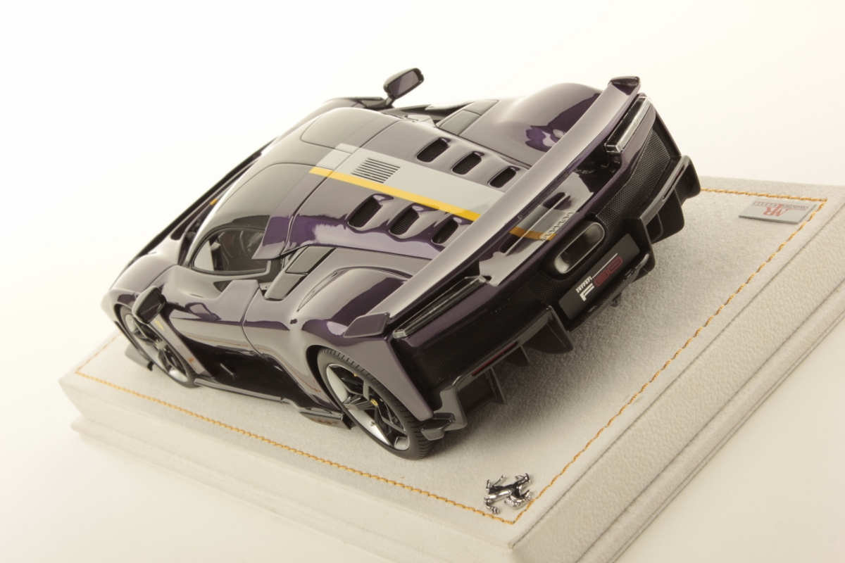 mr-collection-models-ferrari-f80-1-18-miniature-auto-2 image 4