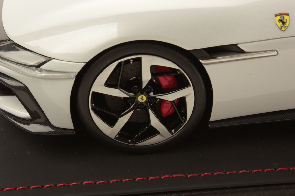 mr-collection-models-ferrari-12-cilindri-miniature-auto-de-collection-2 image 5