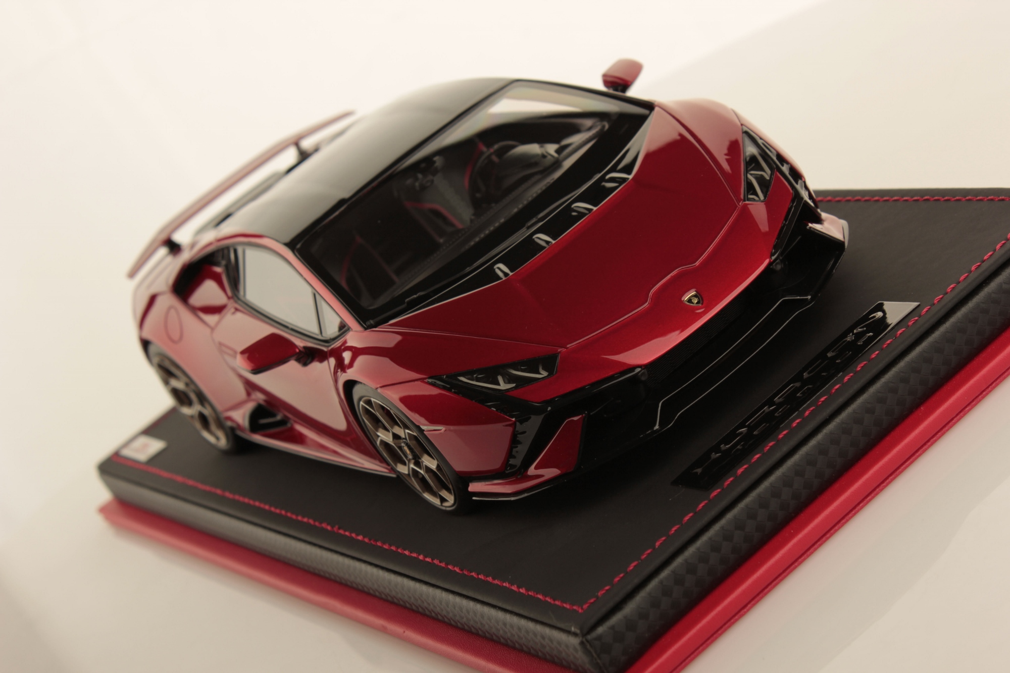 mr-collection-models-lamborghini-hurac-n-tecnica-1-18-miniature-auto-de-collecti-4 image 3