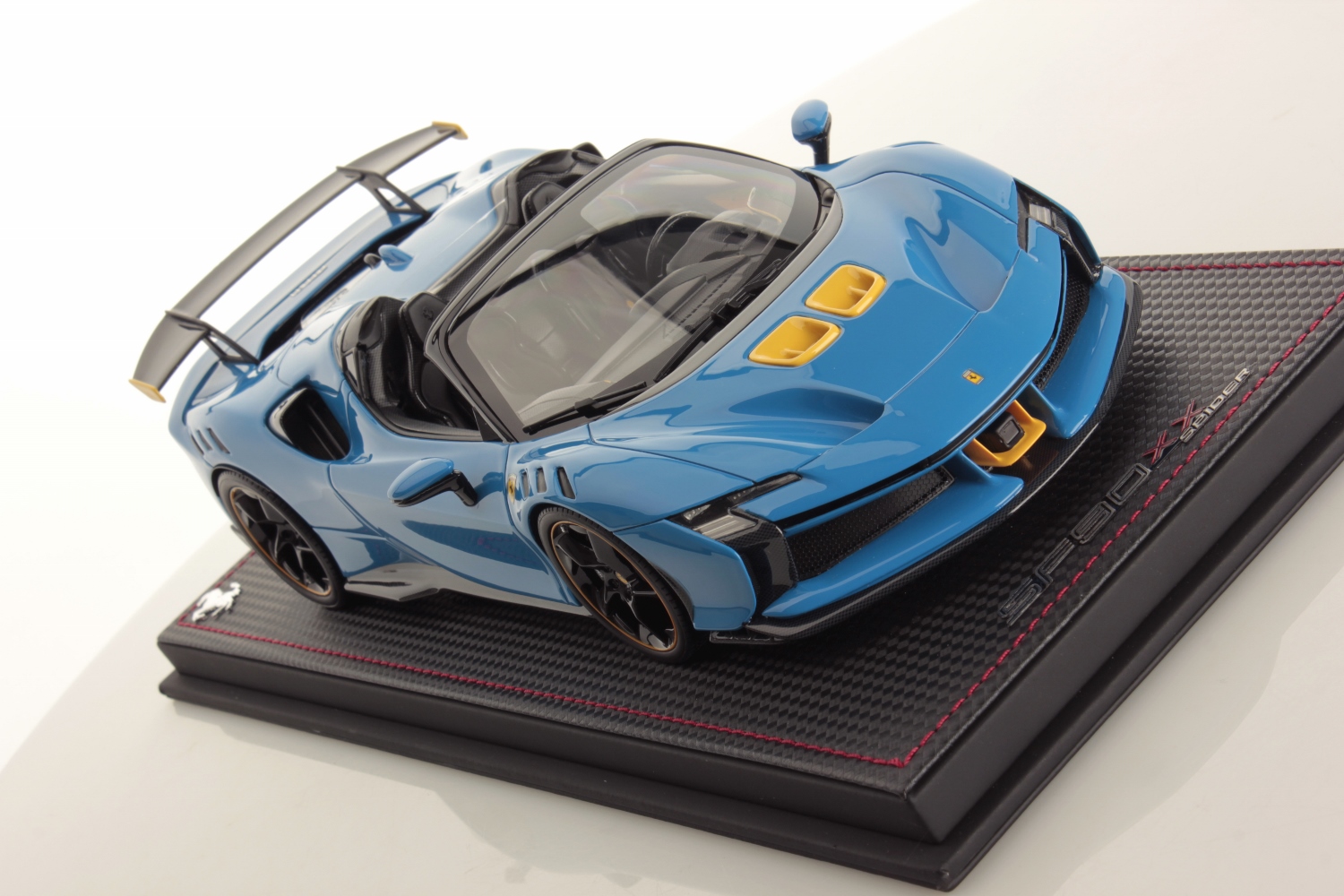 mr-collection-models-ferrari-sf90-xx-spider-miniature-auto-de-collection-2 image 3