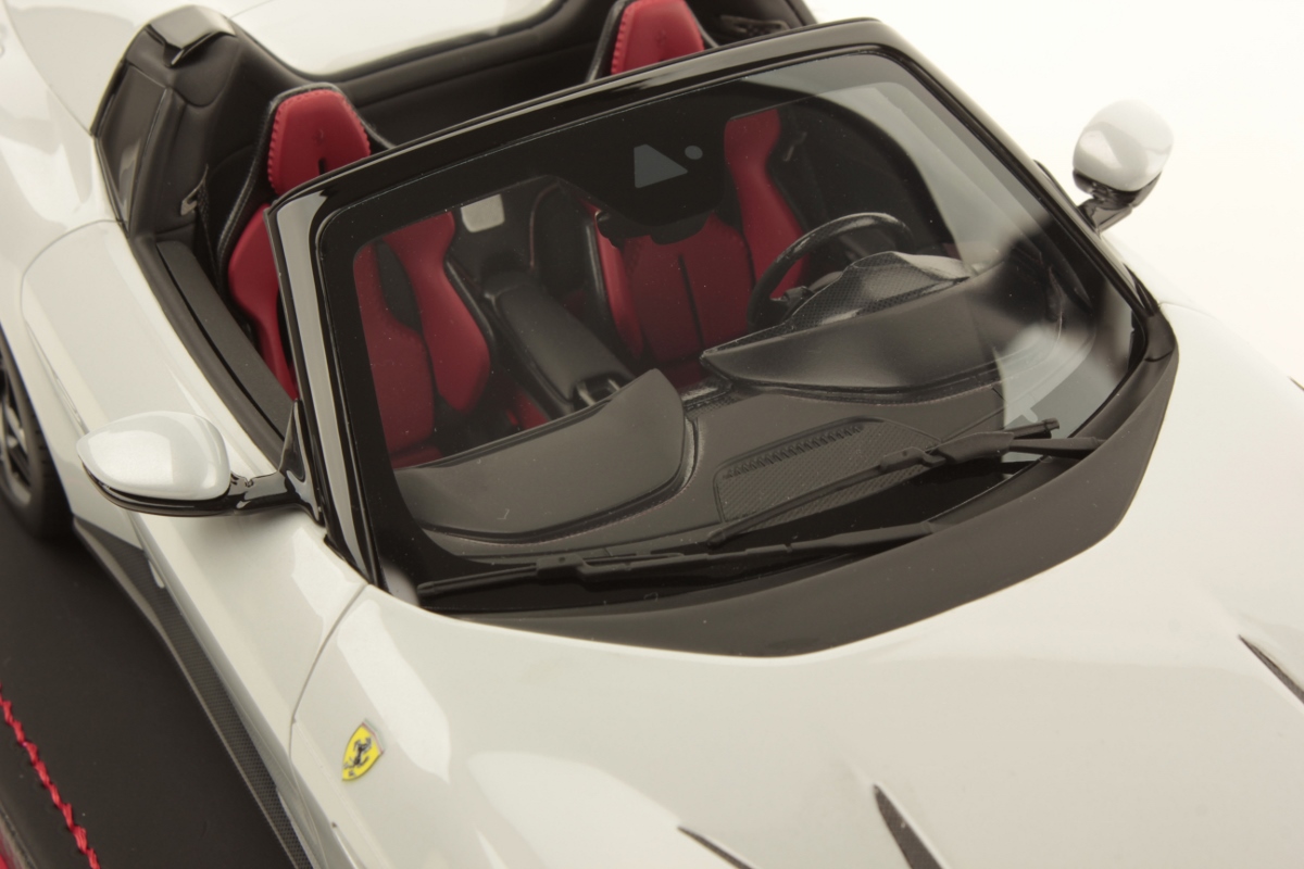 mr-collection-models-ferrari-12-cilindri-spider-miniature-auto-de-collection-2 image 6