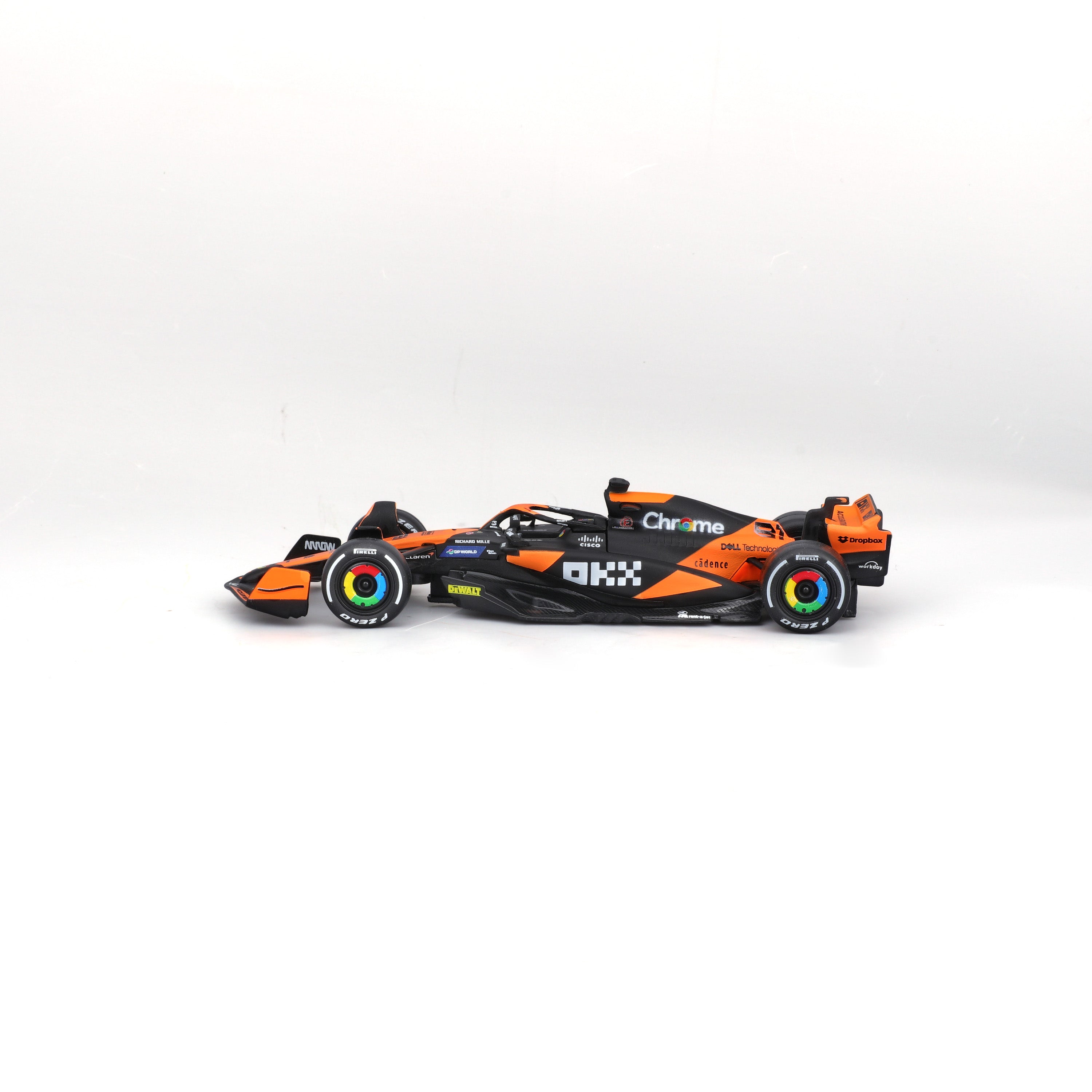 bburago-mclaren-mcl38-81-oscar-piastri-f1-2024-1-43-miniature-diecast image 3