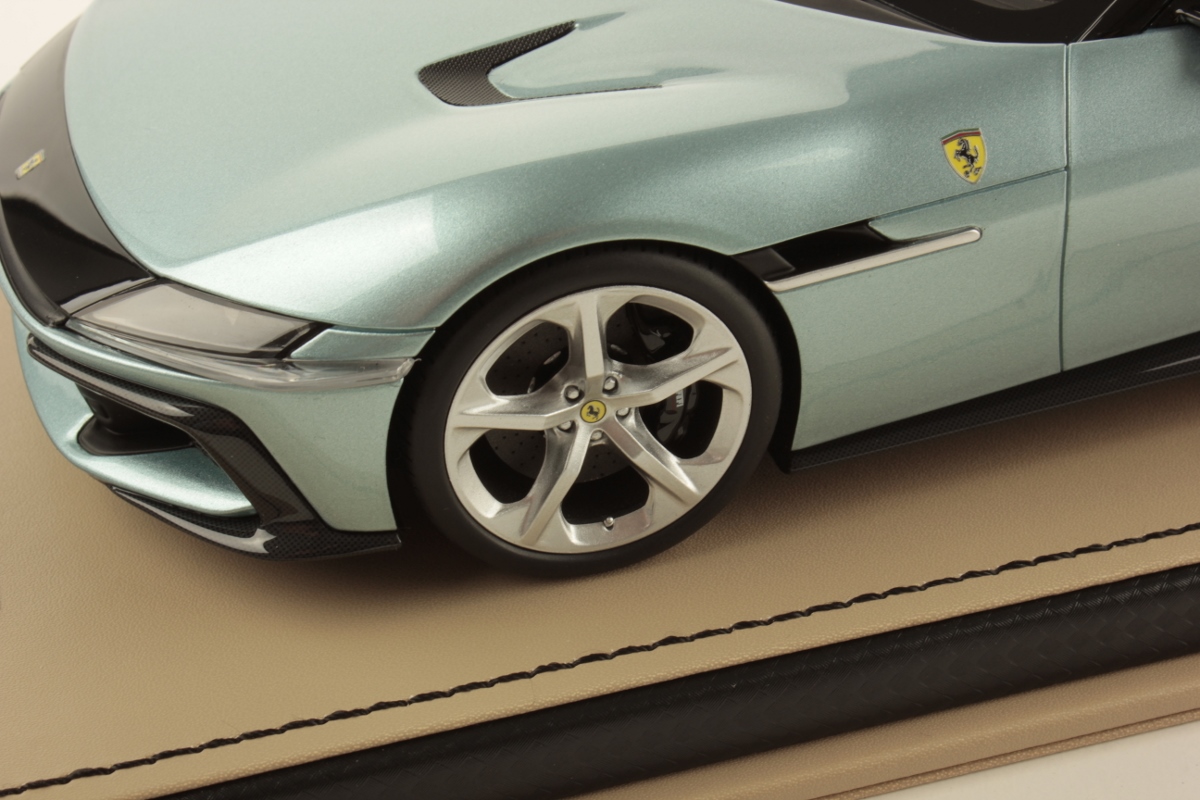 mr-collection-models-ferrari-12-cilindri-spider-miniature-auto-de-collection image 5