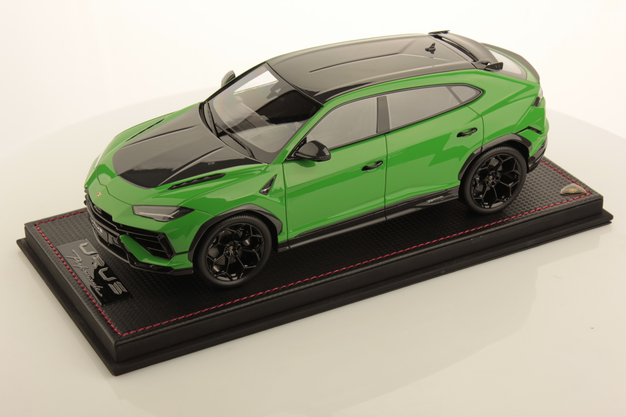 mr-collection-models-lamborghini-urus-performante-1-18-3 image 1