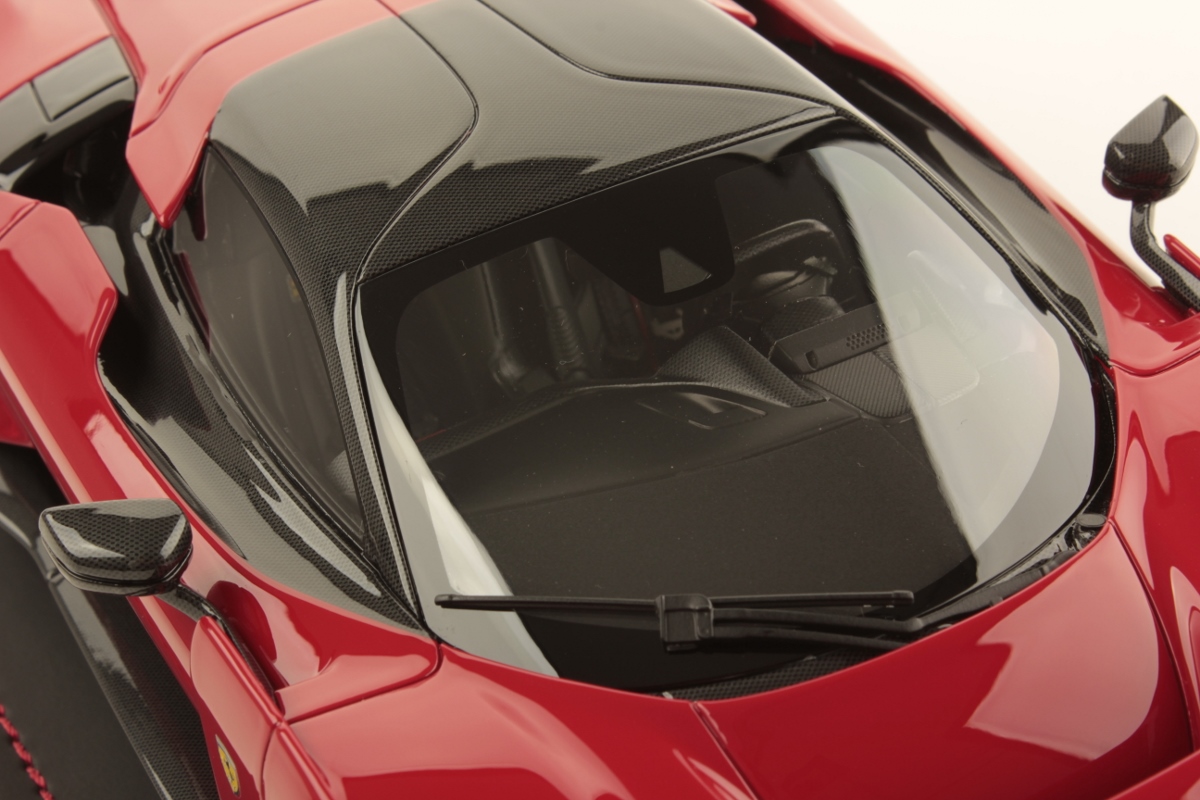 mr-collection-models-ferrari-f80-1-18-miniature-auto-de-collection-2 image 6