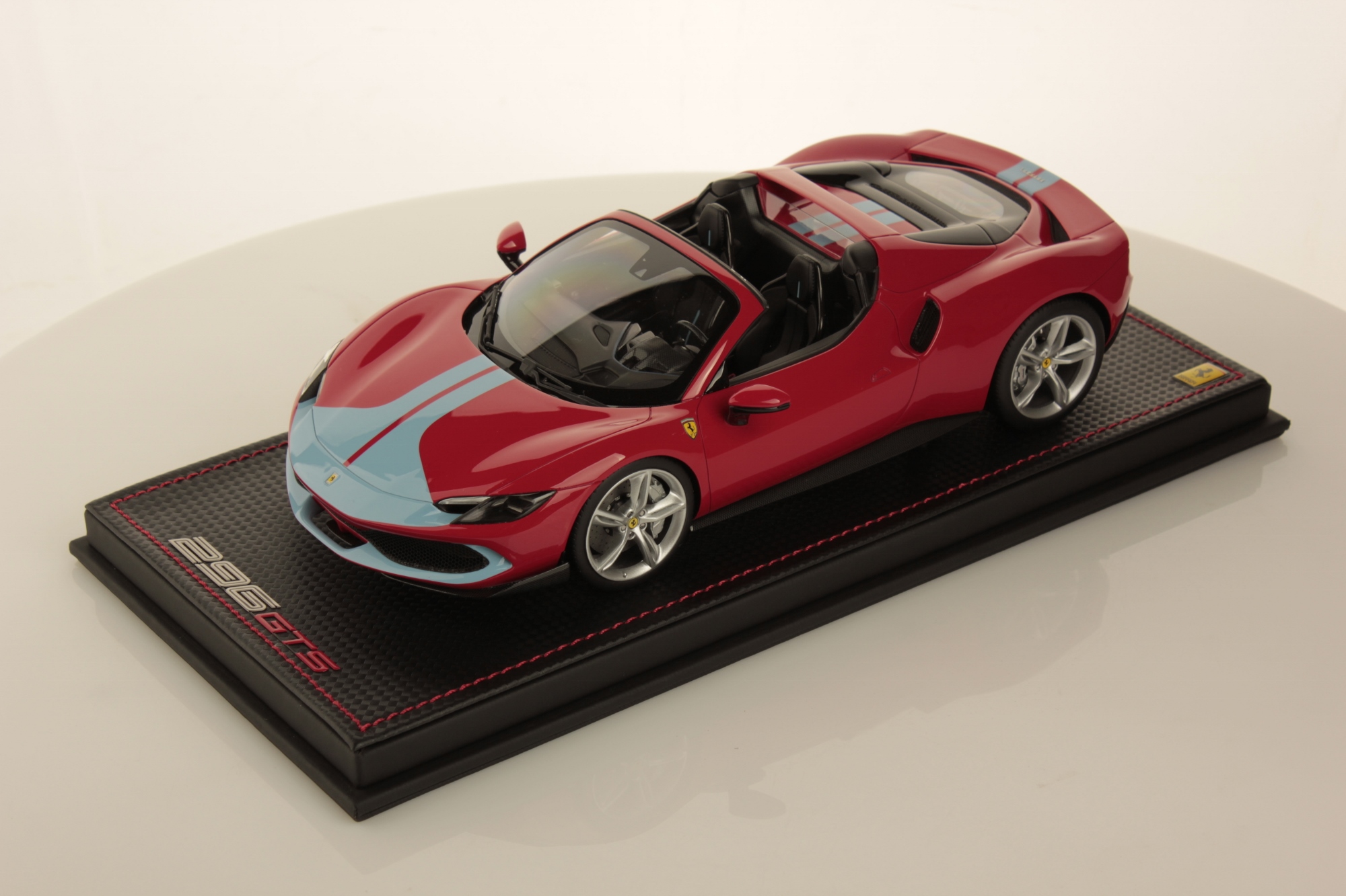 mr-collection-models-ferrari-296-gts-1-18-miniature-spider-v6-hybride-830-cv image 1