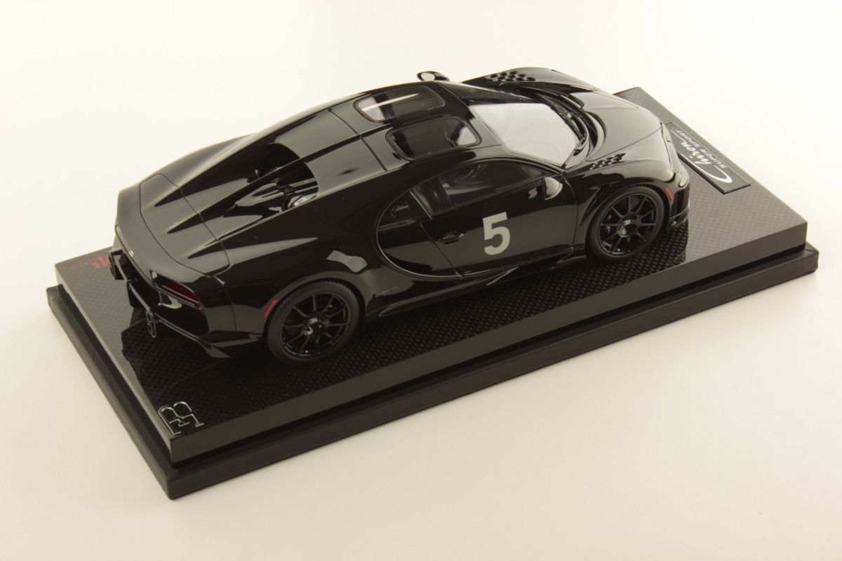 mr-collection-models-bugatti-chiron-super-sport-1-18-miniature-auto-de-collectio image 2