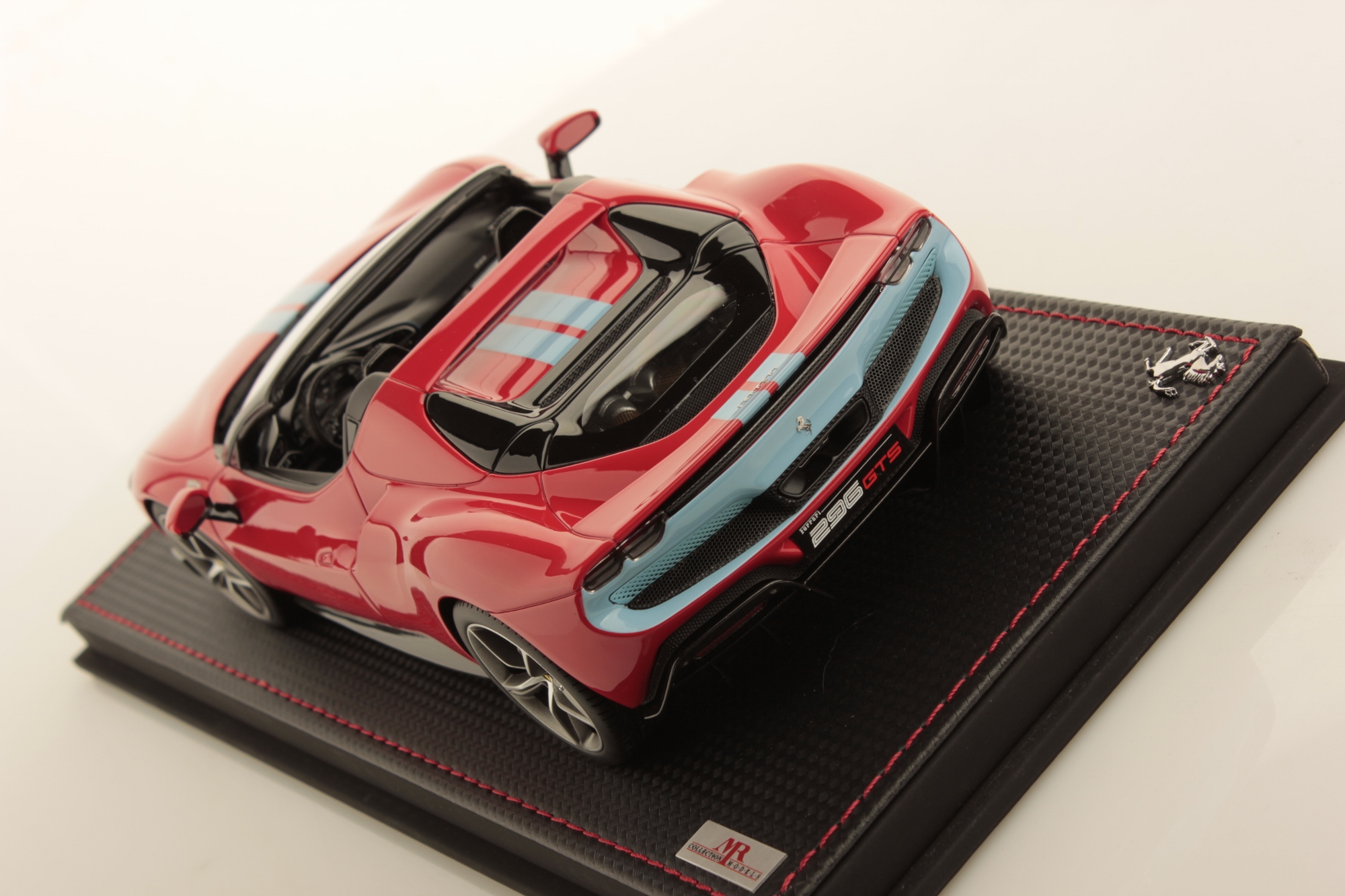mr-collection-models-ferrari-296-gts-1-18-miniature-berlinetta-spider-hybride image 4