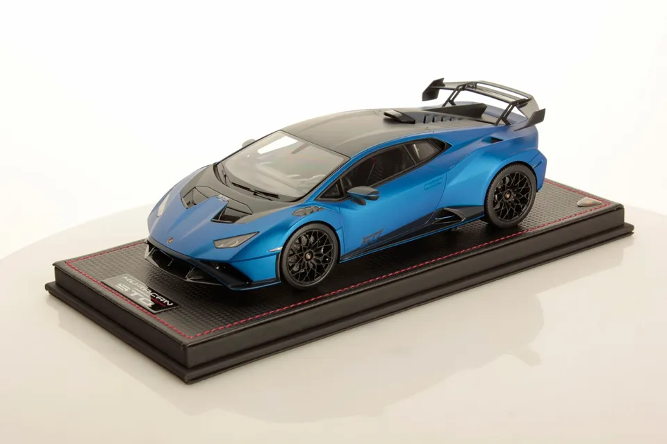 mr-collection-models-lamborghini-hurac-n-sto-60th-1-18-miniature-auto-de-collect image 1