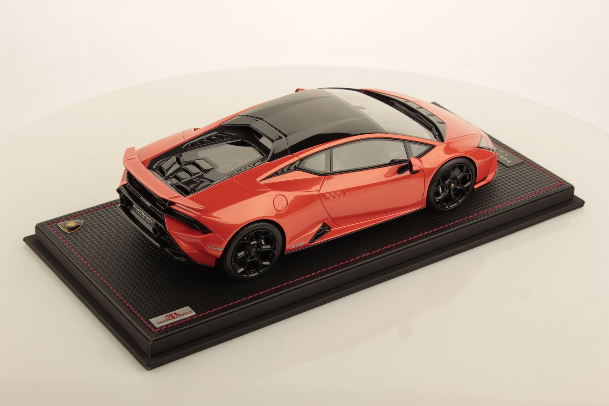 mr-collection-models-lamborghini-hurac-n-tecnica-1-18-miniature-auto-de-collecti image 2