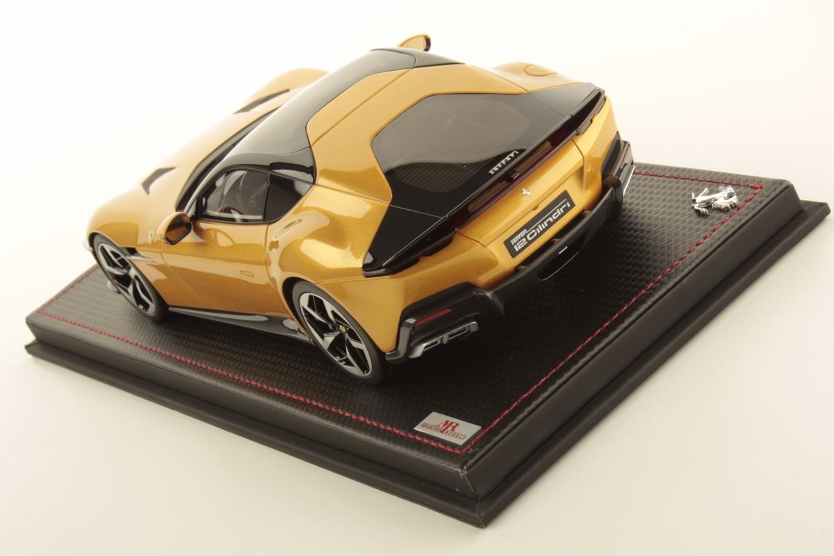 mr-collection-models-ferrari-12-cilindri-1-18-miniature-auto-de-collection image 4
