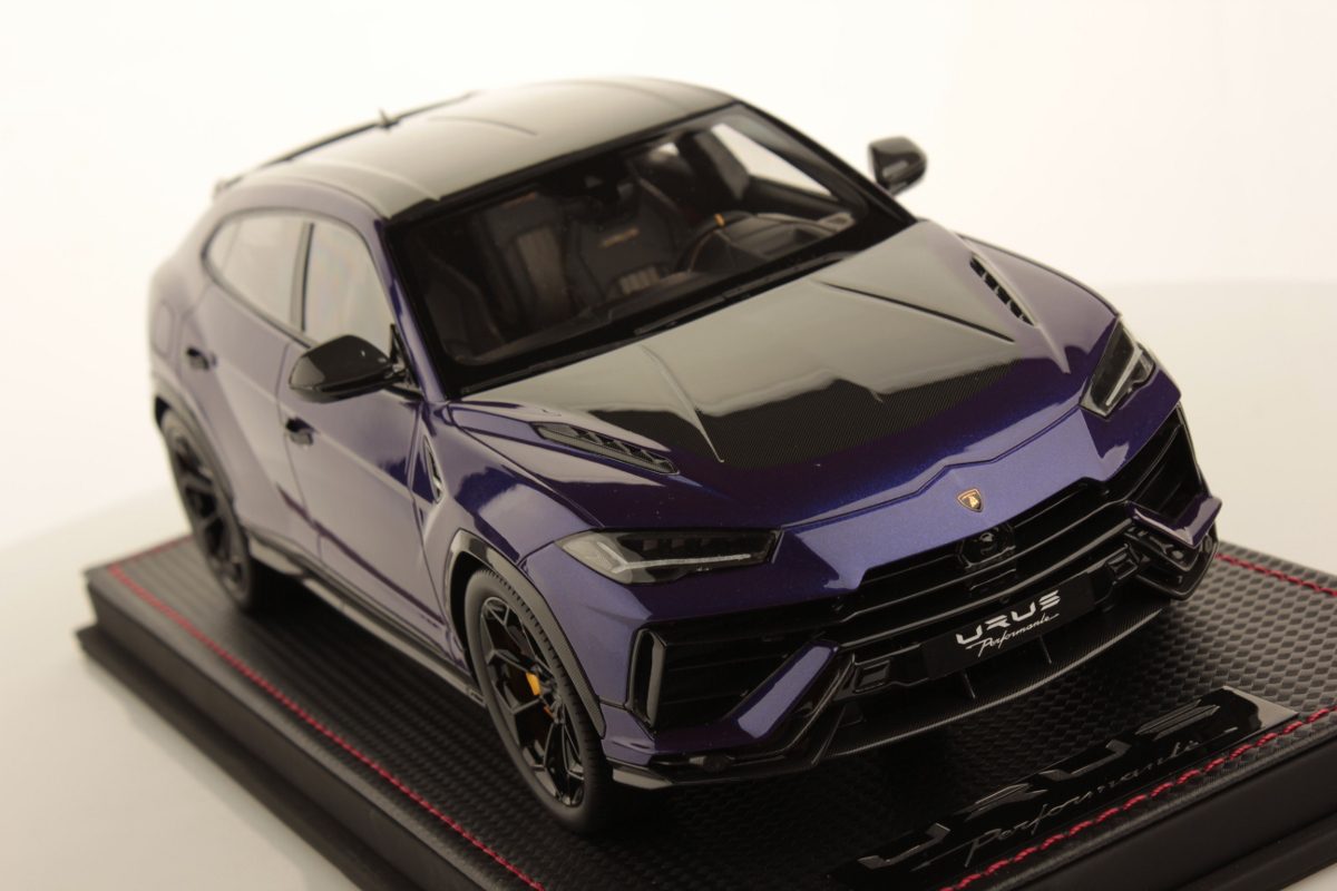 mr-collection-models-lamborghini-urus-performante-1-18-miniature-auto-de-collect image 3