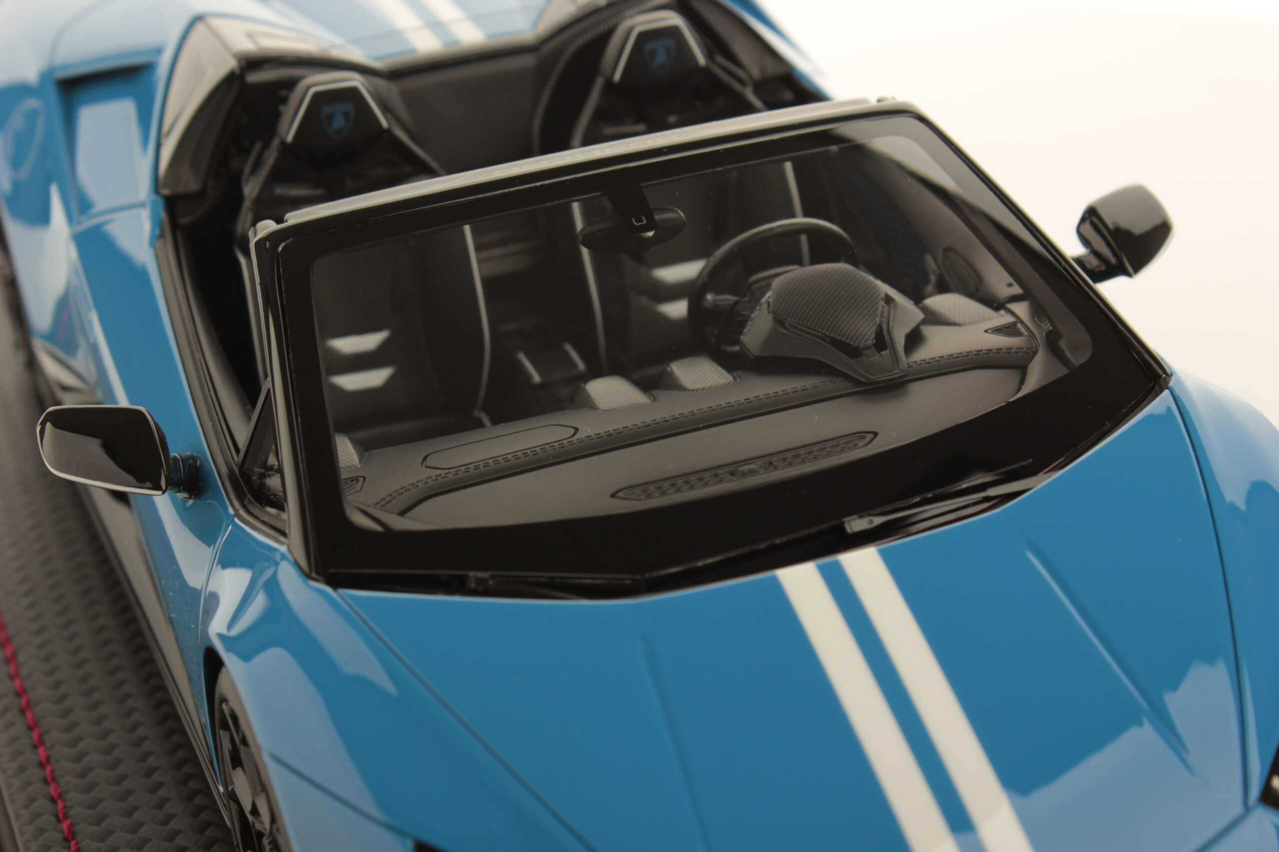 mr-collection-models-lamborghini-hurac-n-evo-spyder-60th-1-18-miniature-auto image 5