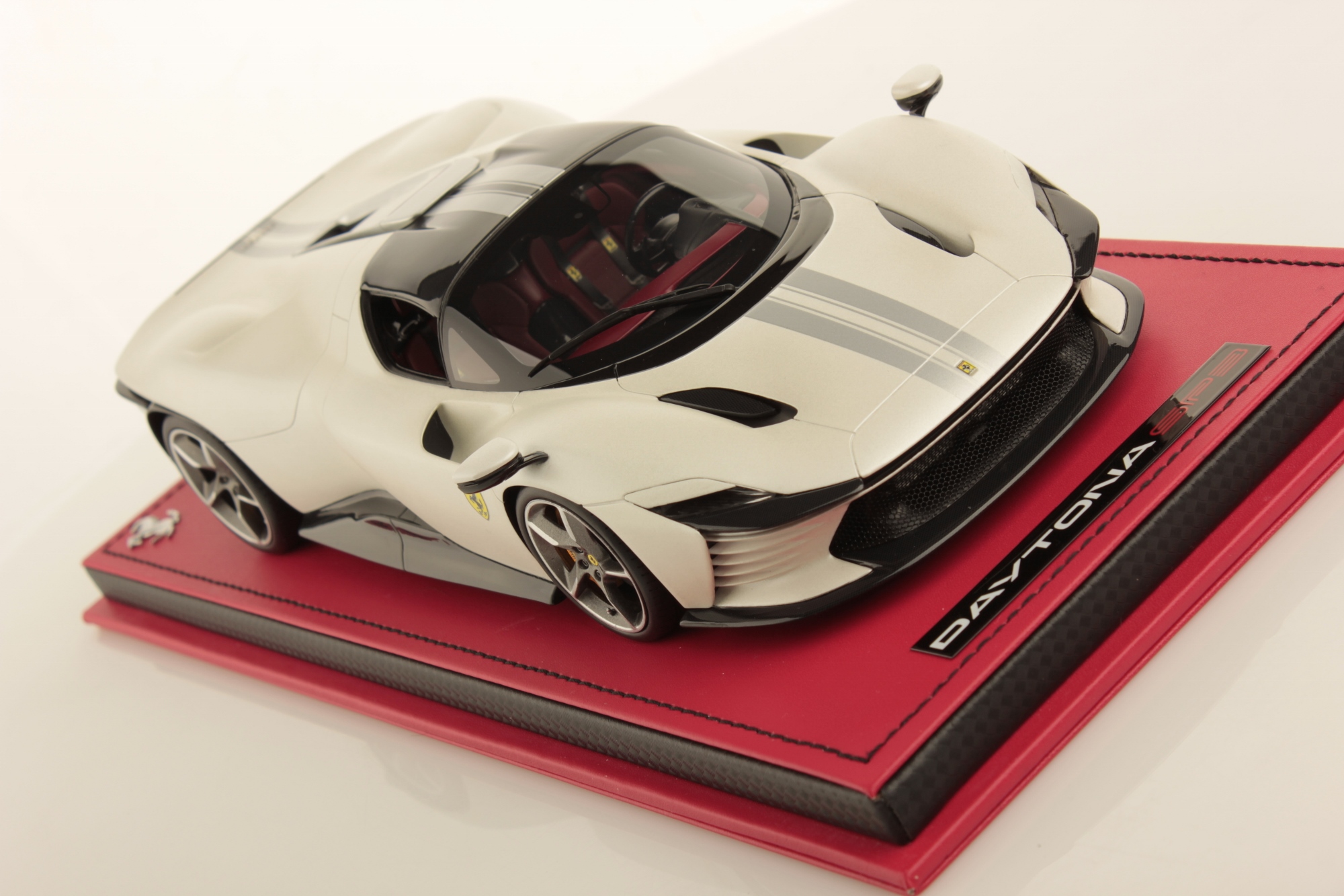 mr-collection-models-ferrari-daytona-sp3-1-18-5 image 3
