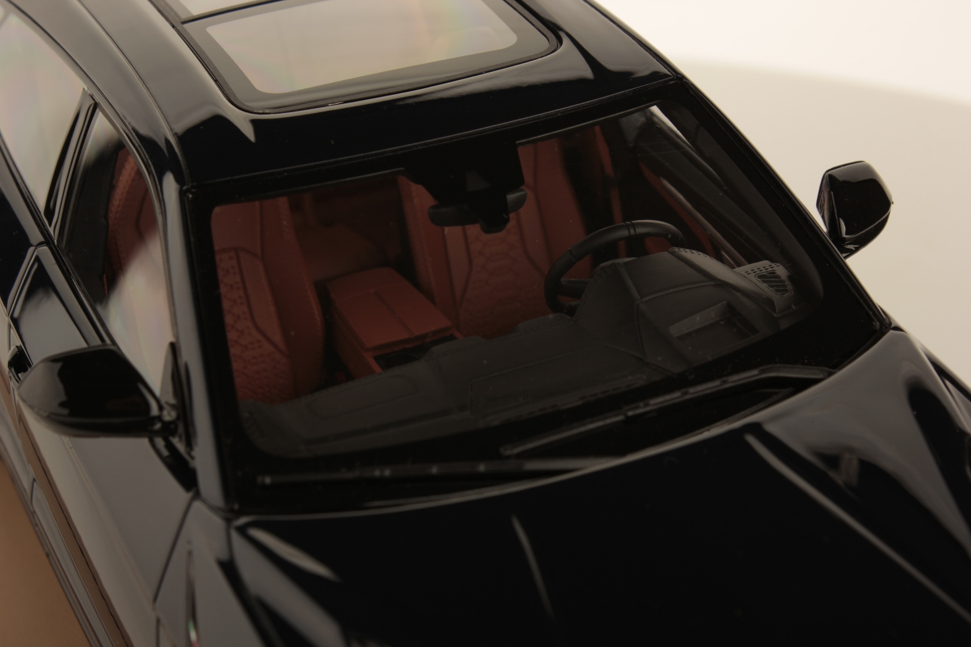 mr-collection-models-lamborghini-urus-s-1-18-maquette-de-collection image 6