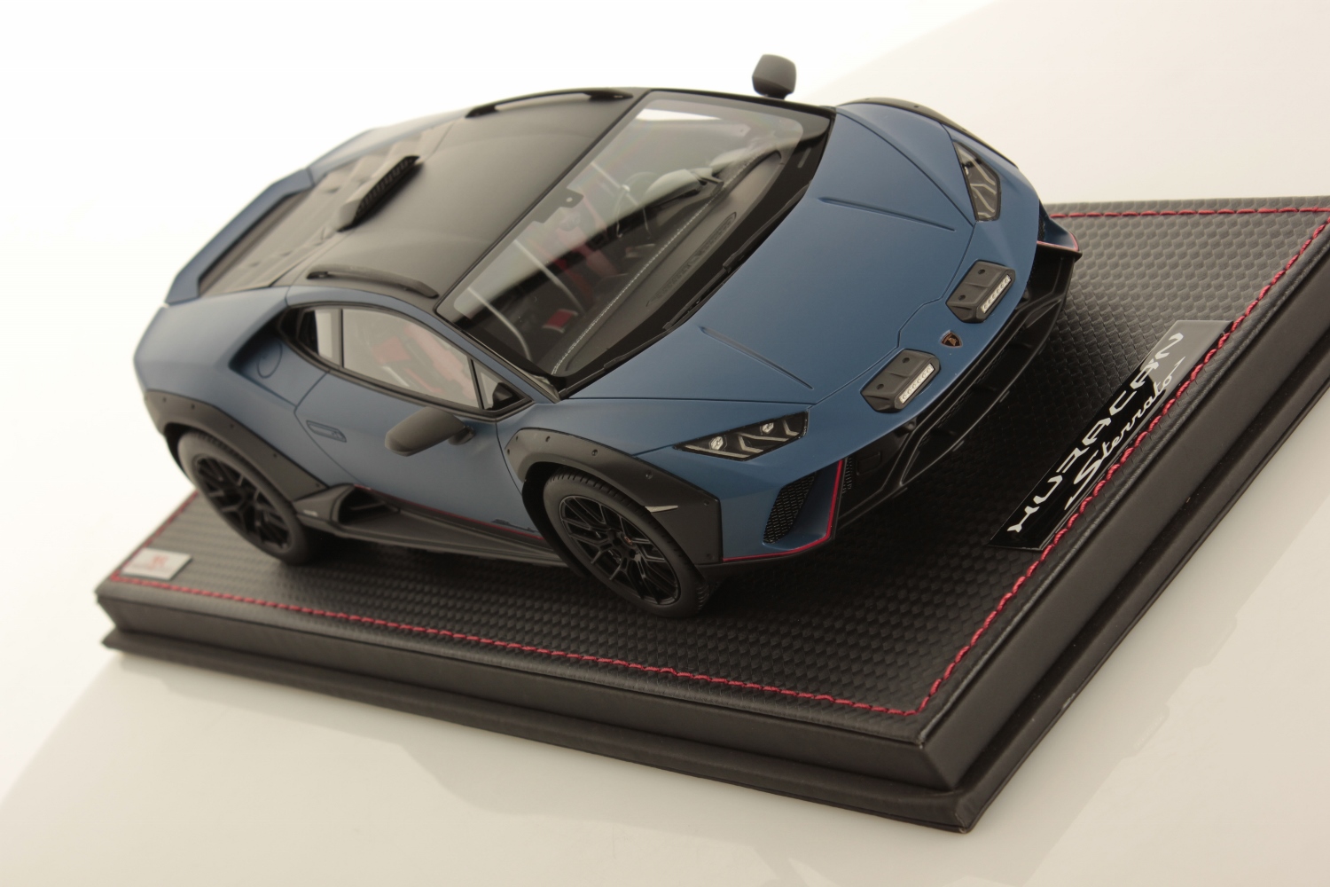 mr-collection-models-lamborghini-hurac-n-sterrato-1-18-3 image 3