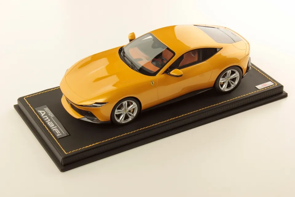 mr-collection-models-ferrari-amalfi-1-18-miniature-auto-de-collection image 1