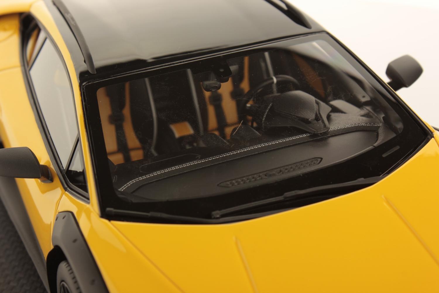mr-collection-models-lamborghini-hurac-n-sterrato-1-18-miniature-auto image 6
