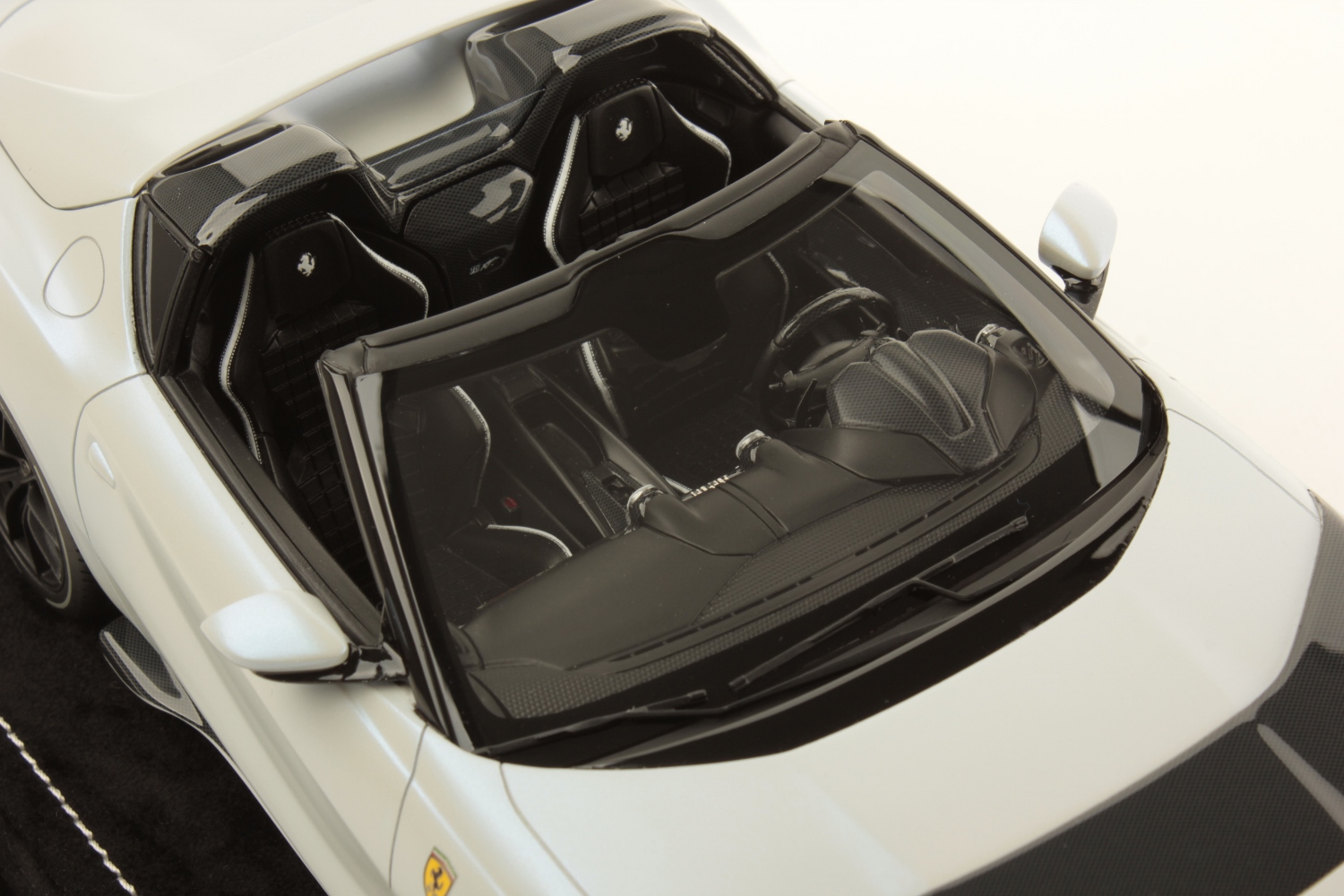 mr-collection-models-ferrari-812-competizione-a-1-18-miniature-targa image 6