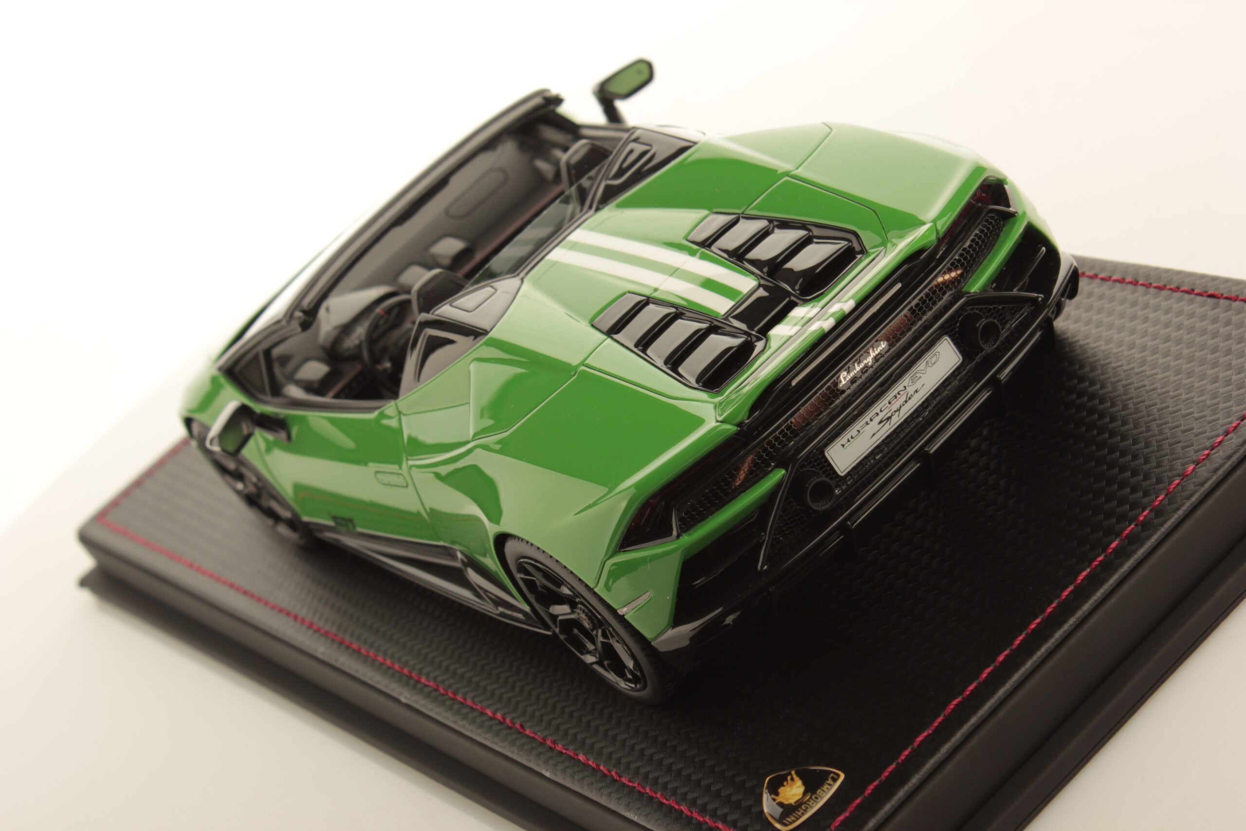 mr-collection-models-lamborghini-hurac-n-evo-spyder-60th-1-18 image 4