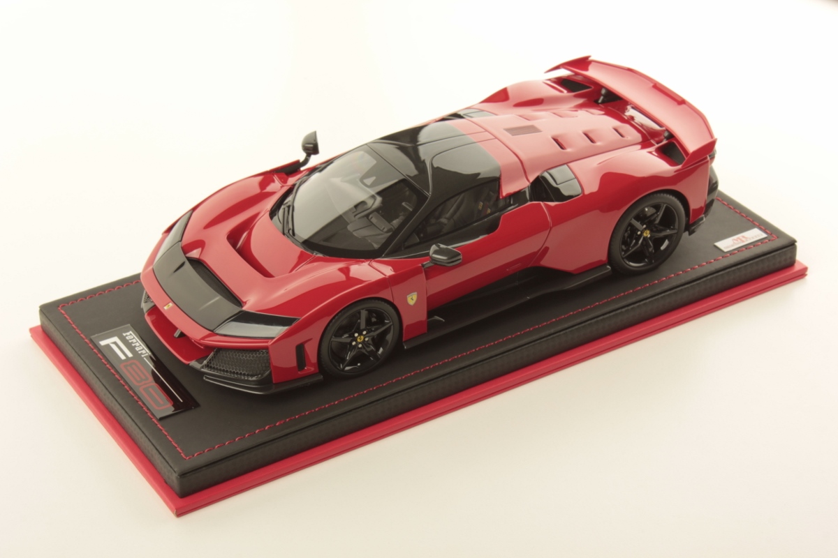mr-collection-models-ferrari-f80-1-18-miniature-auto-de-collection-2 image 1