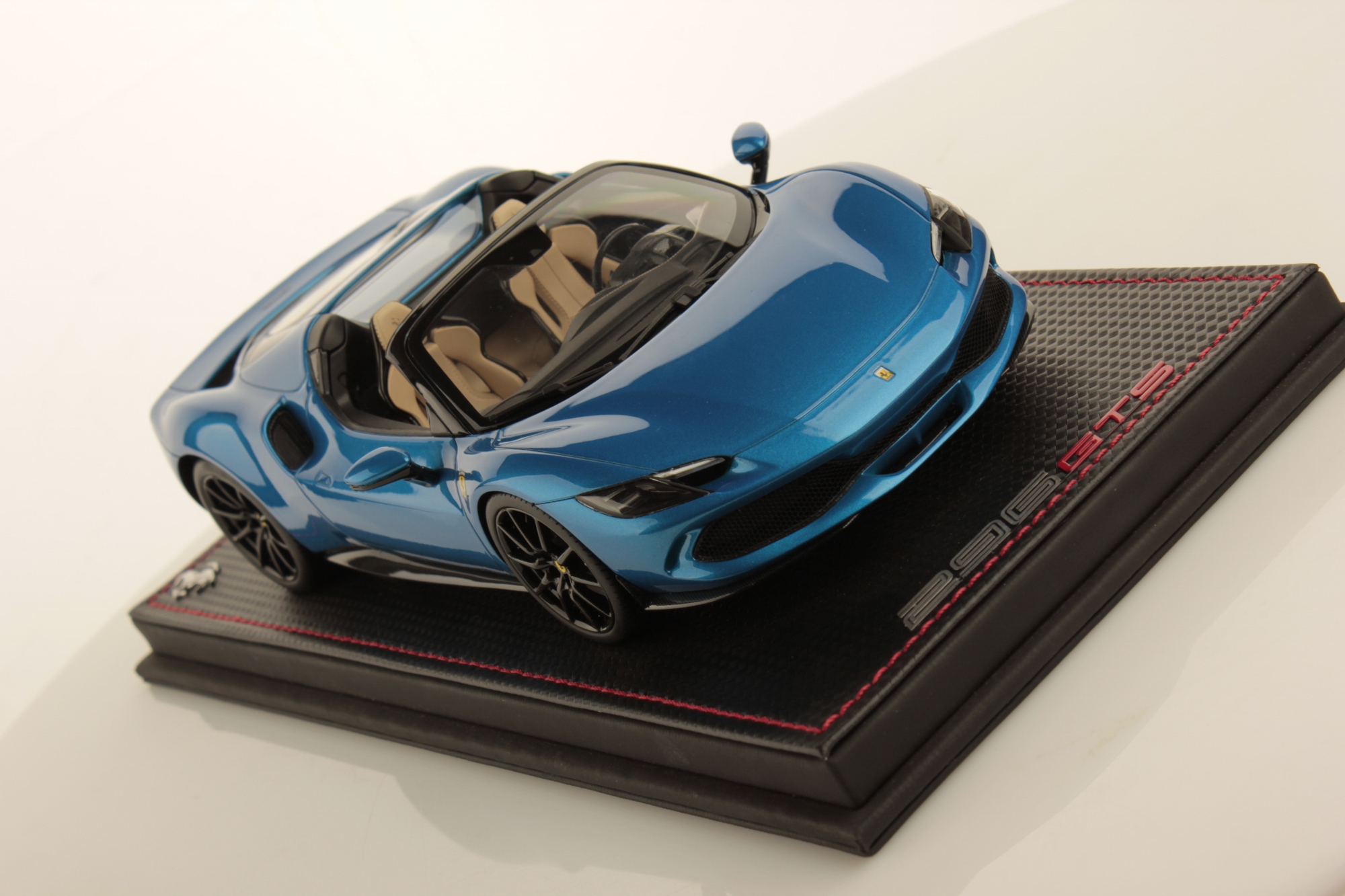 mr-collection-models-ferrari-296-gts-1-18-miniature-v6-phev-dition-collection image 3