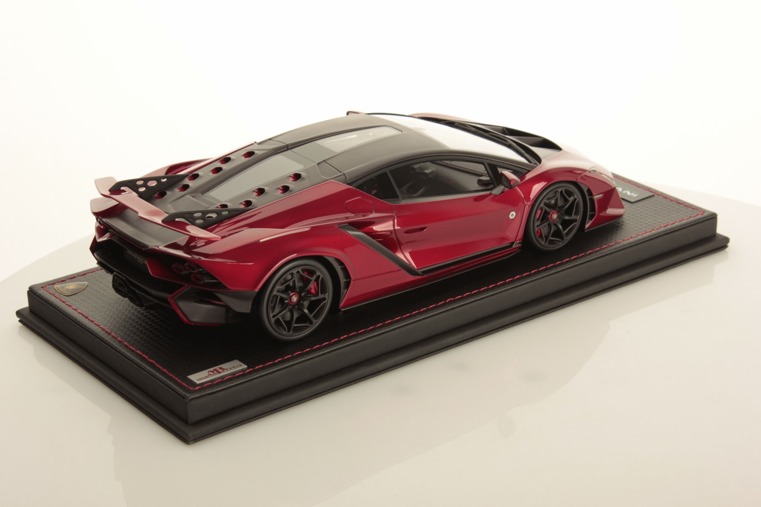 mr-collection-models-lamborghini-invencible-1-18-miniature-auto image 2