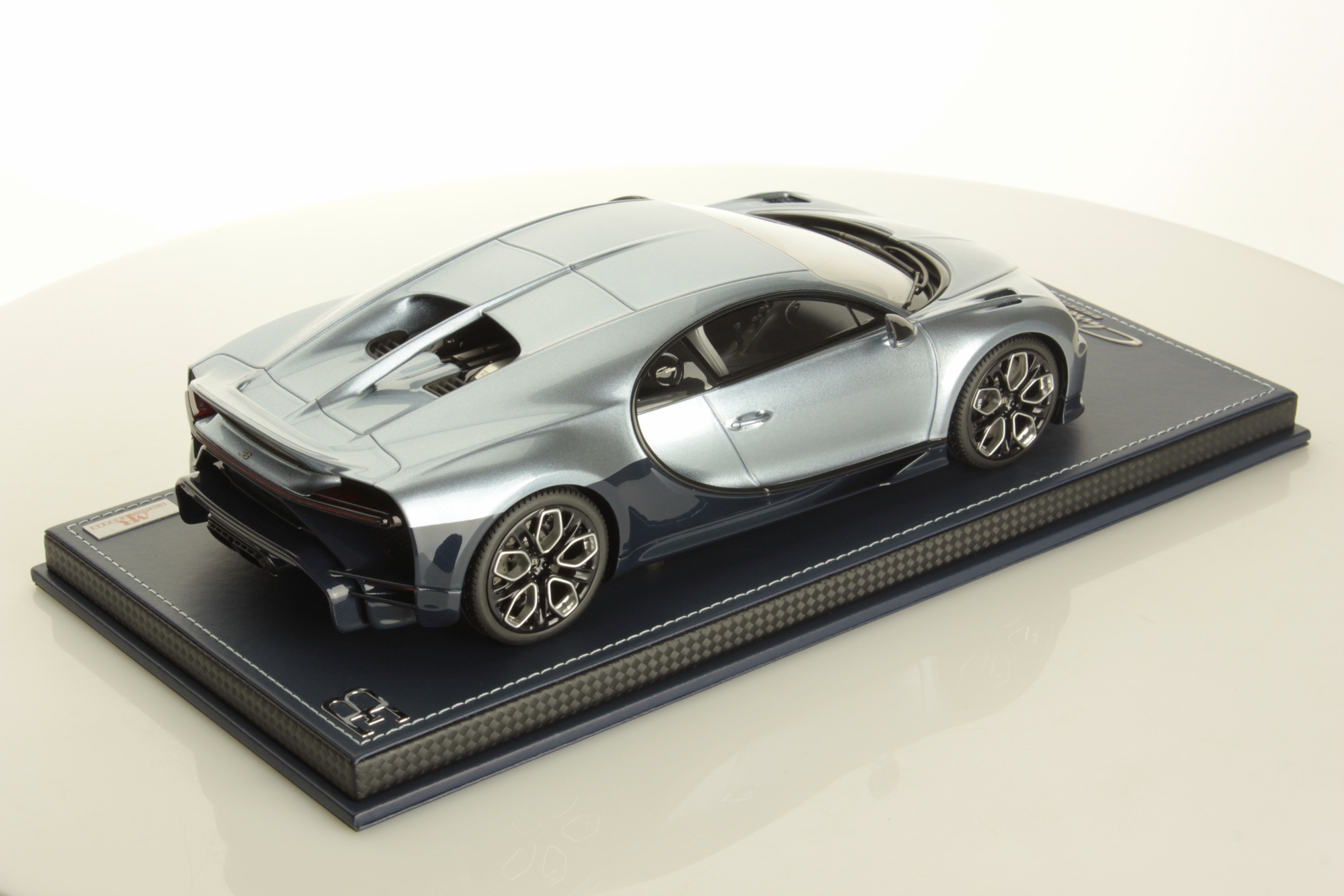 mr-collection-models-bugatti-chiron-profil-e-1-18 image 2