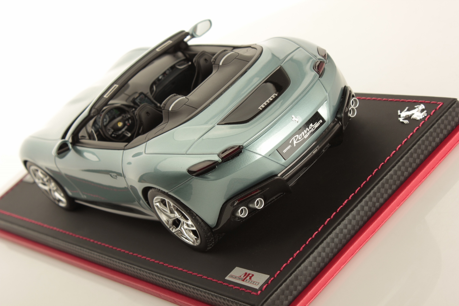 mr-collection-models-ferrari-roma-spider-1-18-miniature-auto-2 image 4