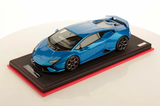 mr-collection-models-lamborghini-hurac-n-tecnica-1-18-miniature-auto-de-collecti-2 image 1