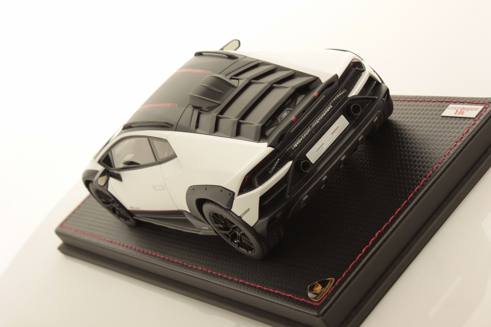 mr-collection-models-lamborghini-hurac-n-sterrato-1-18-2 image 4