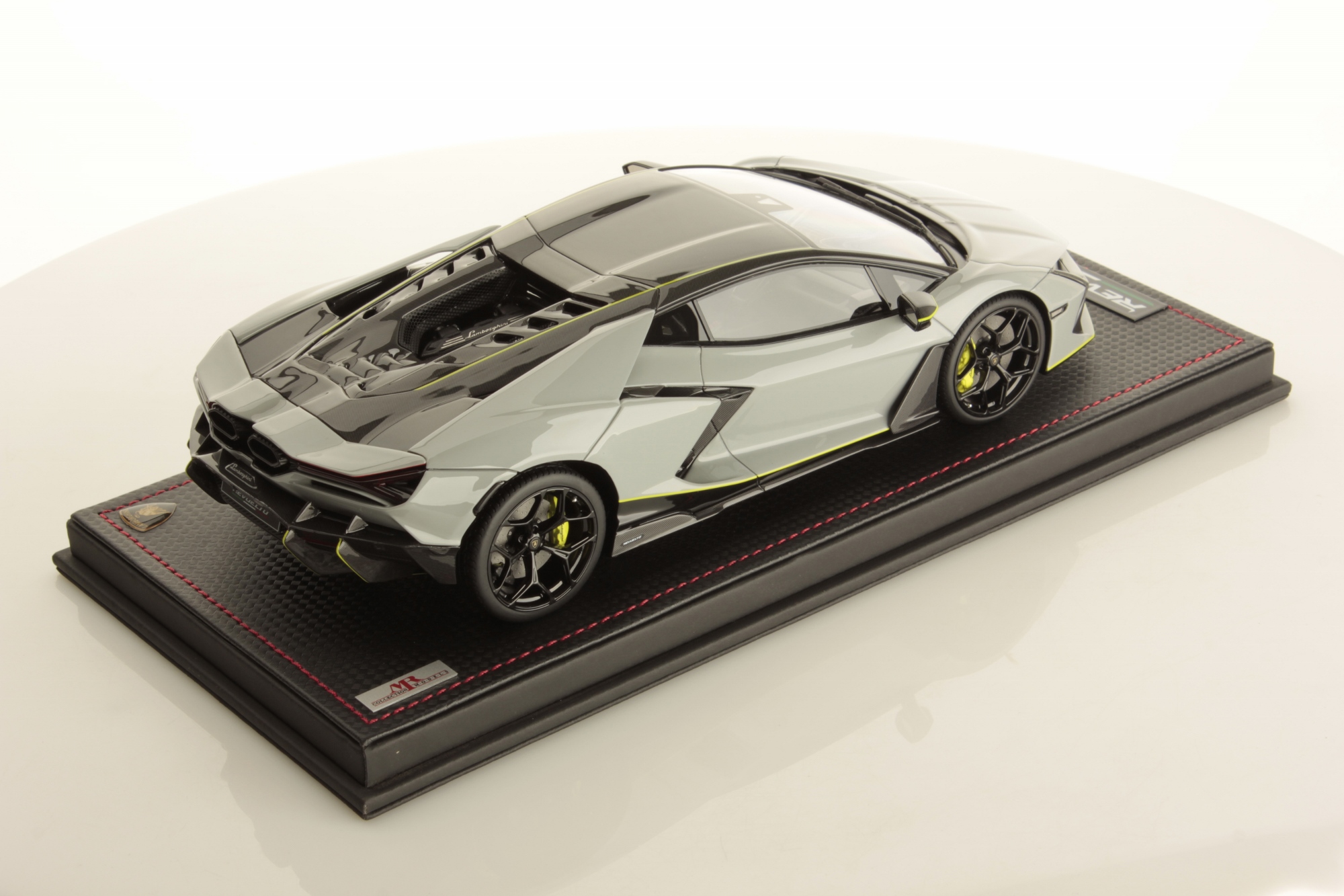 mr-collection-models-lamborghini-revuelto-1-18-miniature-auto-de-collection-2 image 2