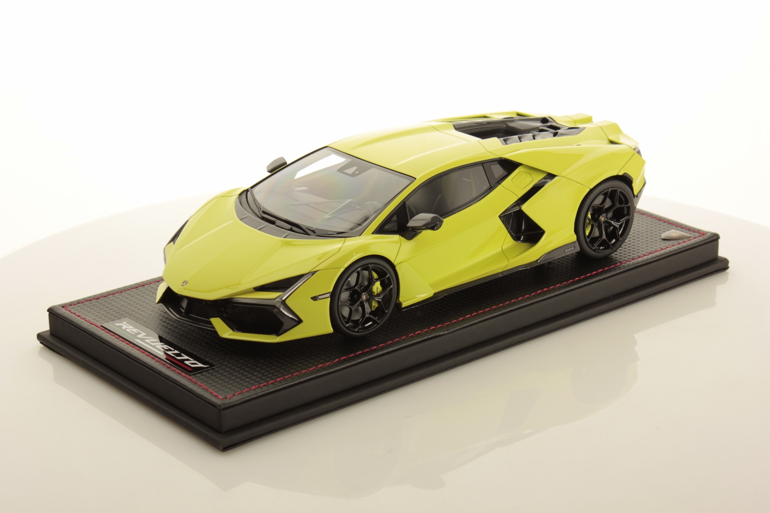 mr-collection-models-lamborghini-revuelto-1-18-miniature-auto-collection image 1