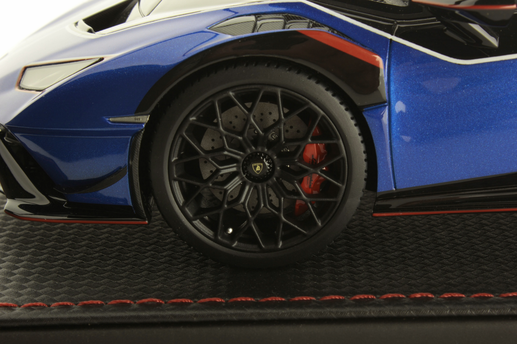 mr-collection-models-lamborghini-huracan-stj-1-18-2 image 5