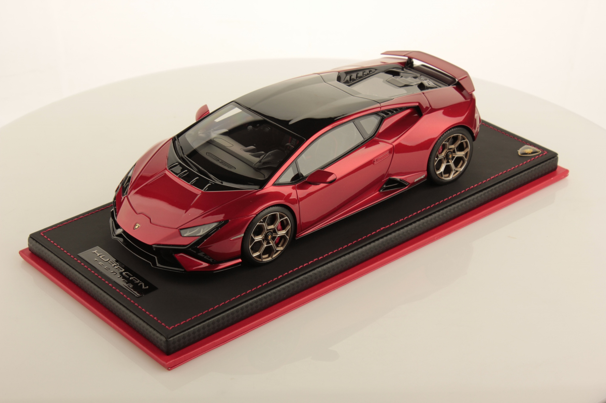 mr-collection-models-lamborghini-hurac-n-tecnica-1-18-miniature-auto-de-collecti-4 image 1