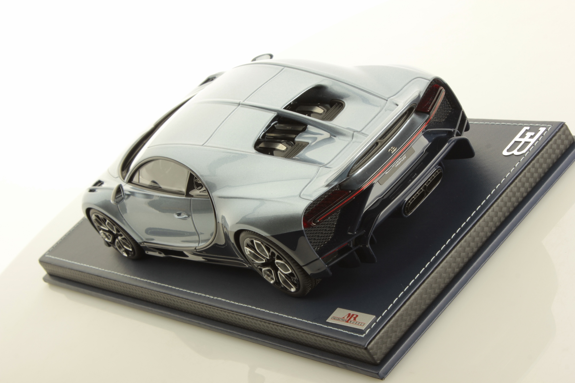 mr-collection-models-bugatti-chiron-profil-e-1-18 image 4
