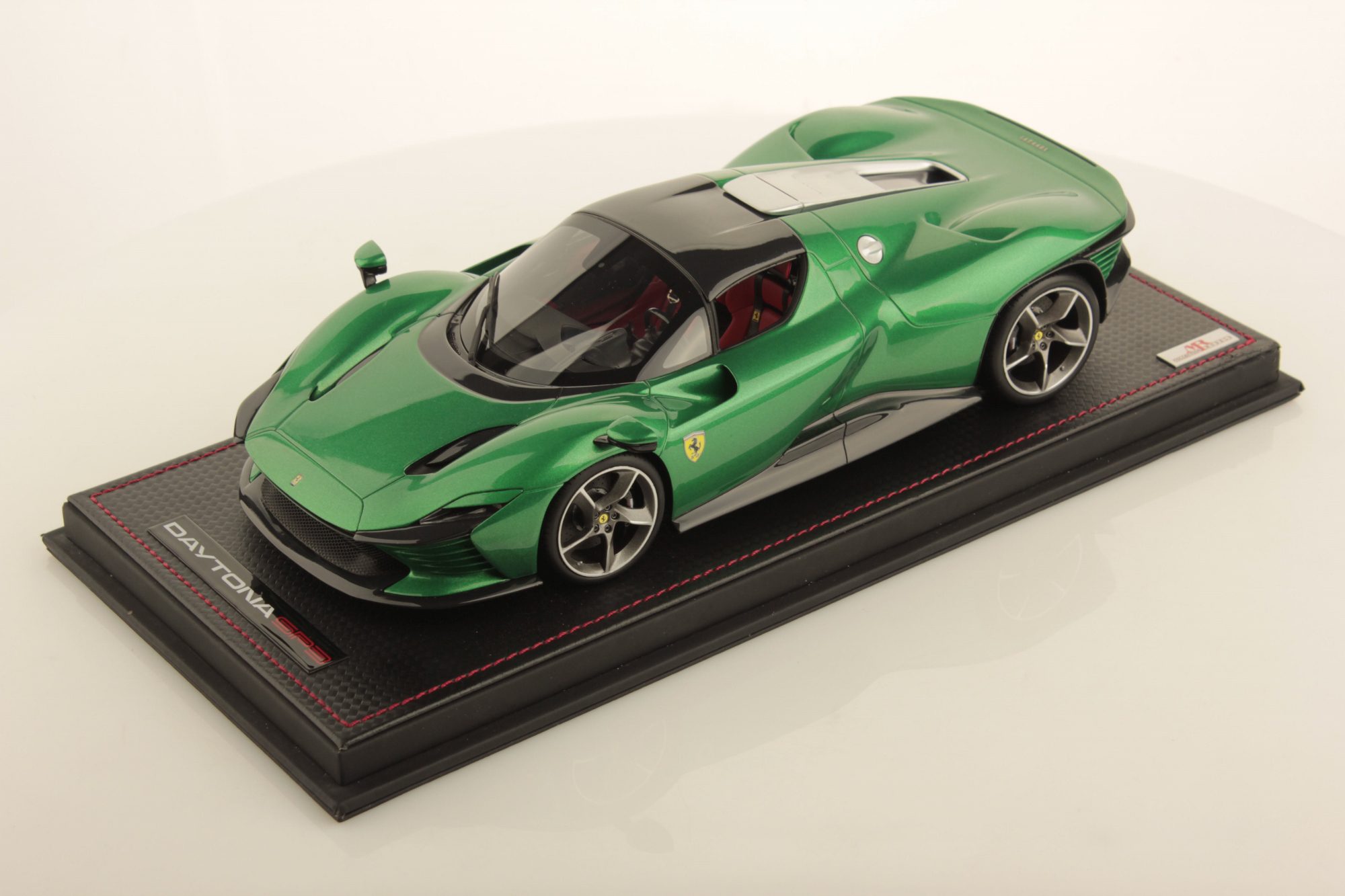 mr-collection-models-ferrari-daytona-sp3-1-18-miniature-auto-de-collection-icona image 1