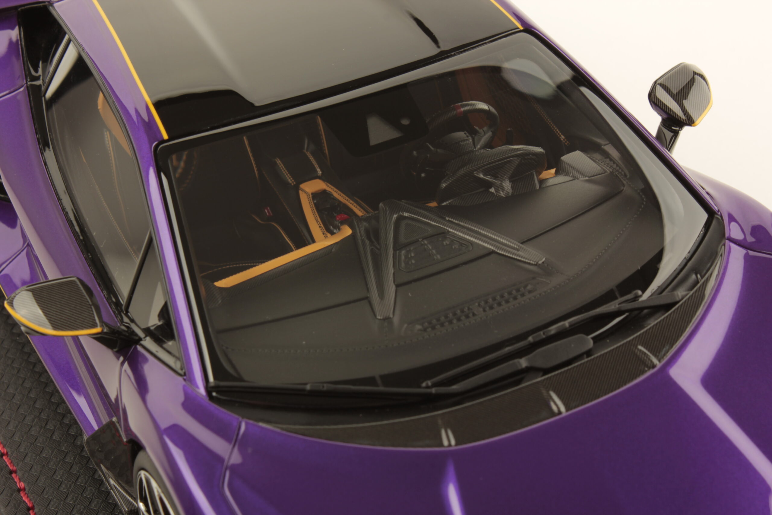 mr-collection-models-lamborghini-revuelto-1-18-miniature-auto-de-collection image 6