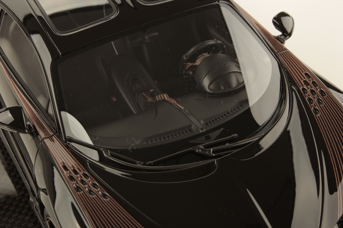 mr-collection-models-bugatti-chiron-super-sport-1-18 image 5