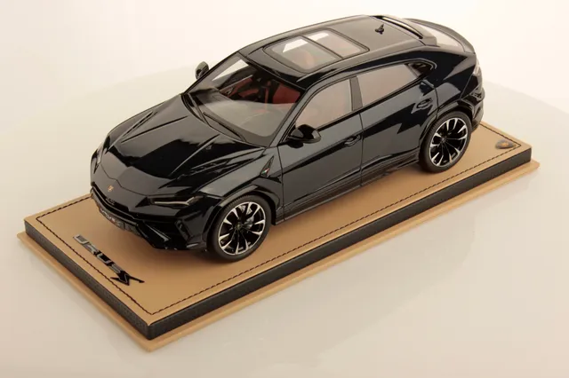 mr-collection-models-lamborghini-urus-s-1-18-maquette-de-collection image 1