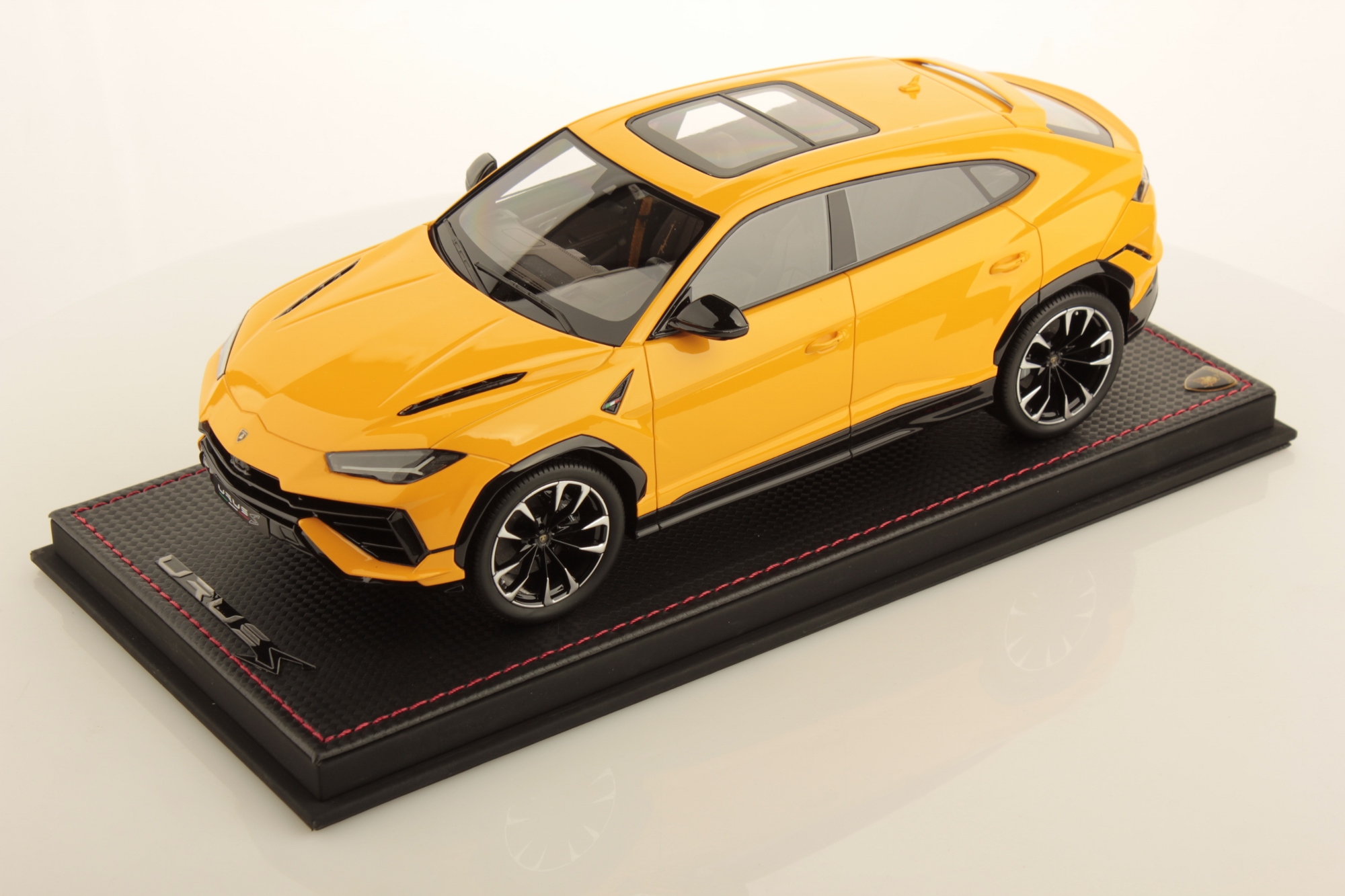 mr-collection-models-lamborghini-urus-s-1-18-3 image 1